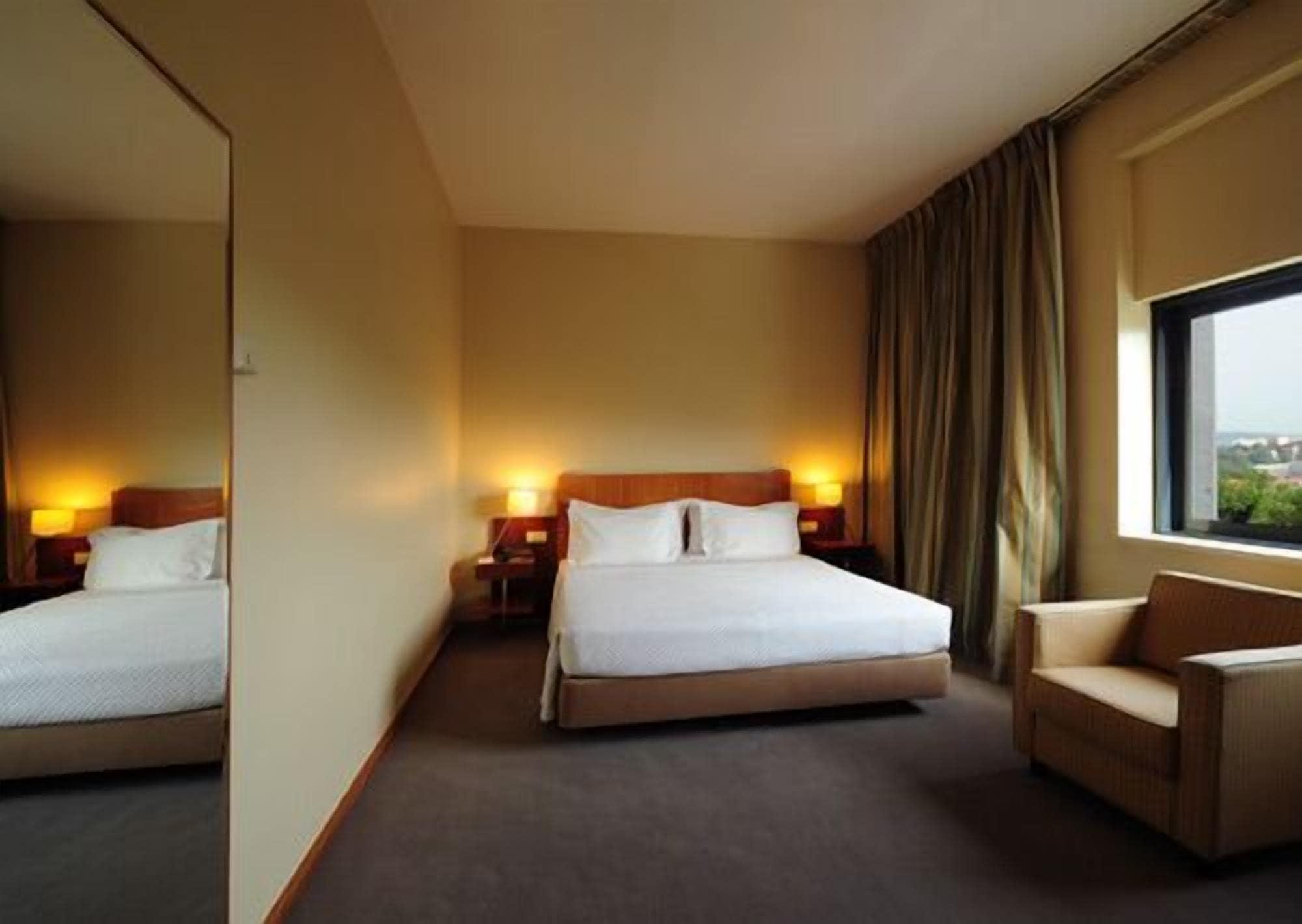 Hotel De Guimaraes Business & Spa Екстериор снимка